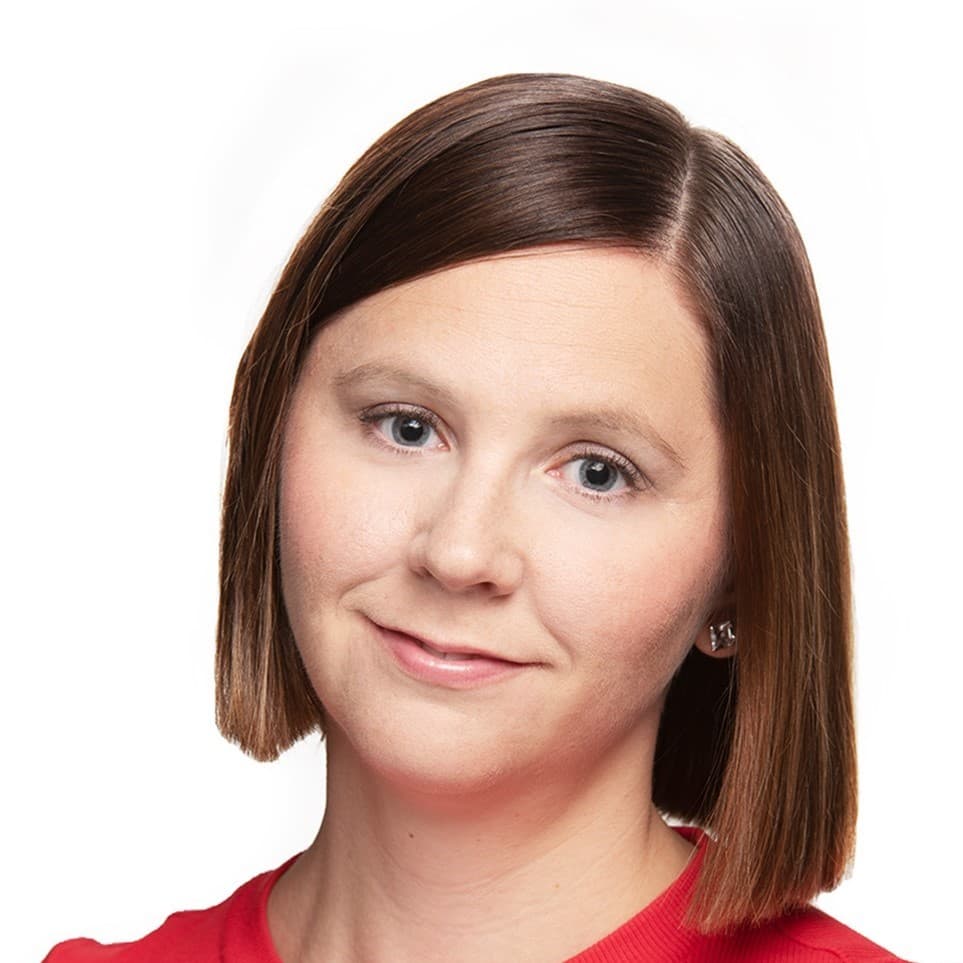 Reetta Sartoneva Lääketieteen tohtori — Pihlajalinna