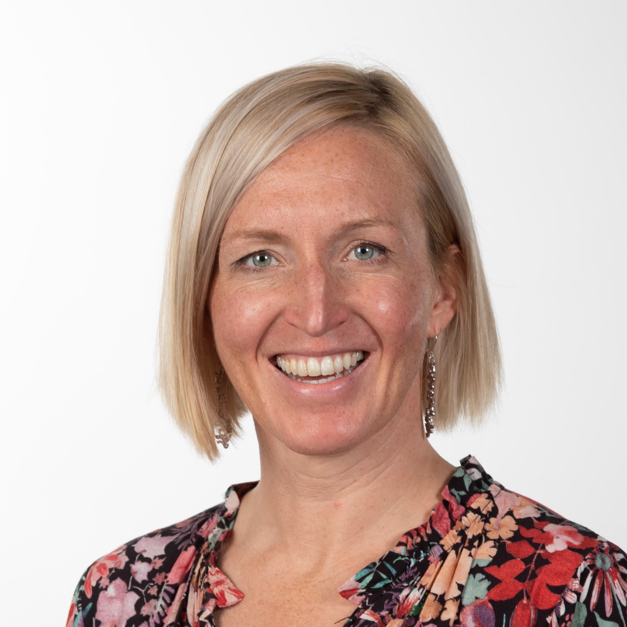 Aura Pyykönen  — Pihlajalinna