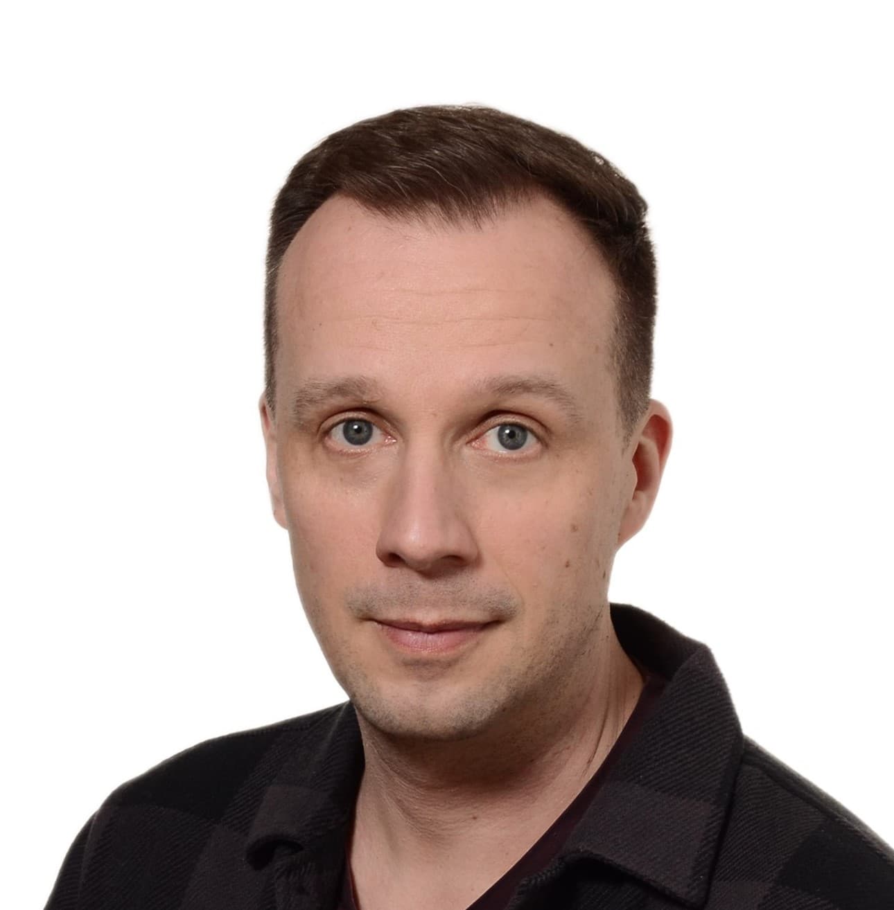 Tommi Saarela Lääketieteen lisensiaatti — Pihlajalinna