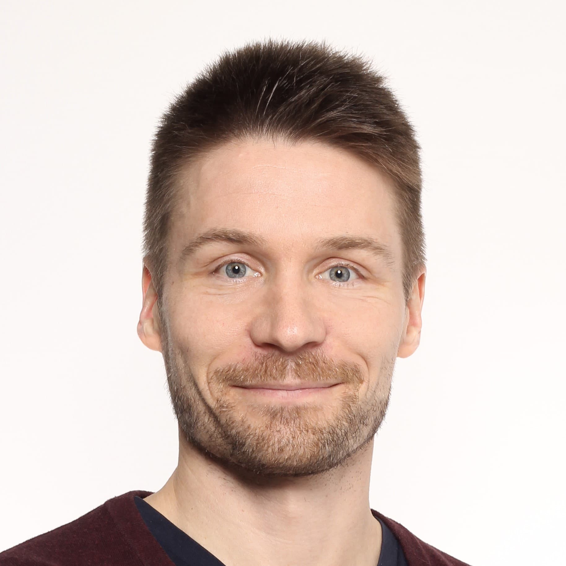 Niko Nakari  — Pihlajalinna