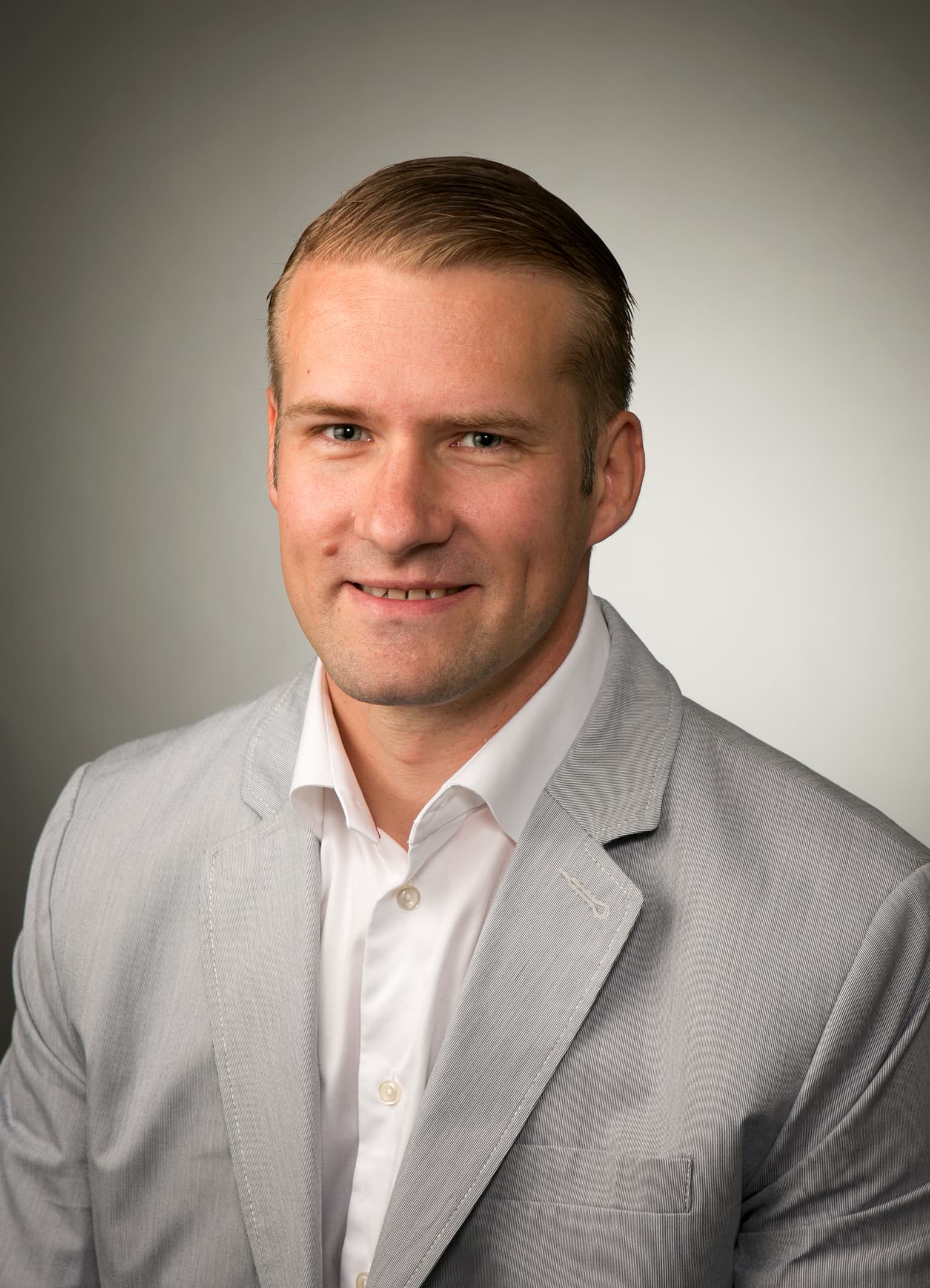 Tatu Mäkinen, Dosentti, Lääketieteen tohtori — Pihlajalinna