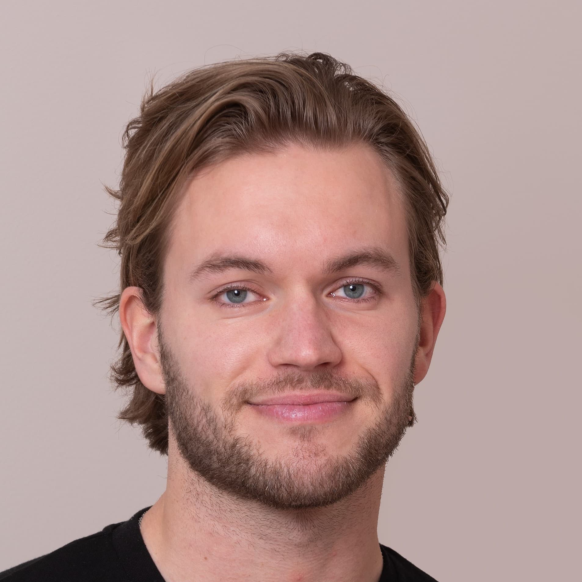 Juho Jyrkkä  — Pihlajalinna