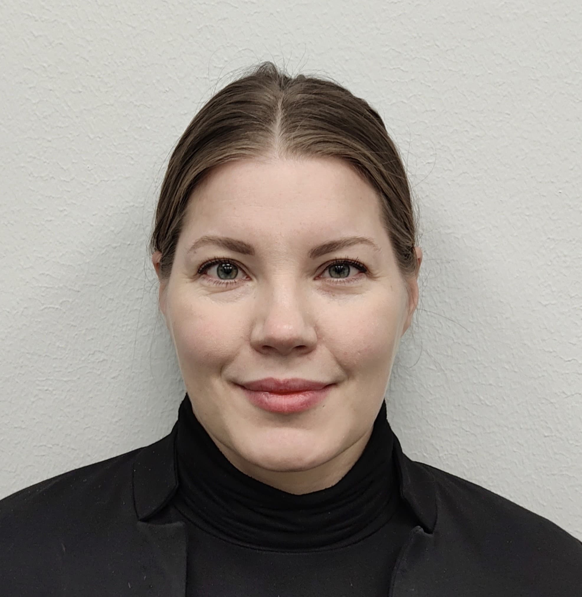 Inari Laaksonen  — Pihlajalinna